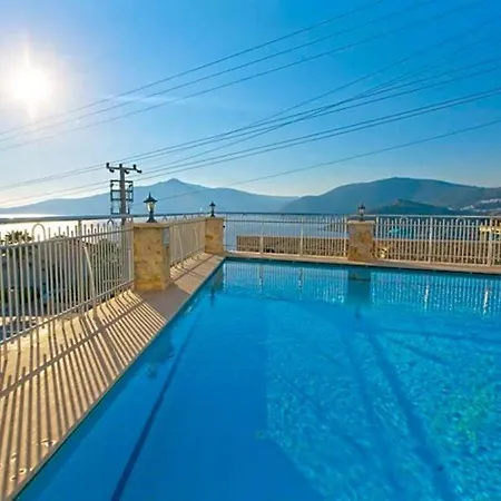 Sleeps 10 Pool Wifi Καλκάν