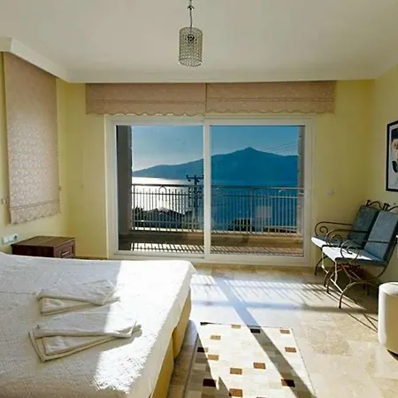 Villa Sleeps 10 Pool Wifi *